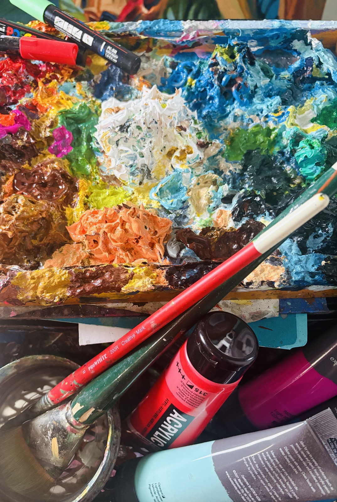 VicTorres’s paint palette and brushes